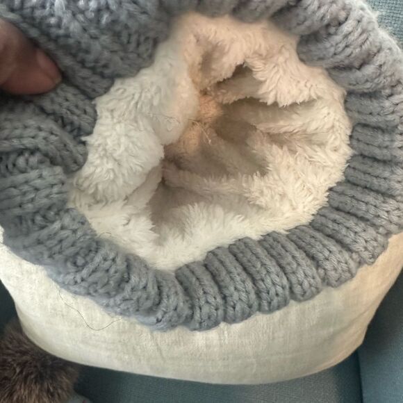 2 Knit Hats W/Faux Fur Pom Pom Bundle - Picture 7 of 9